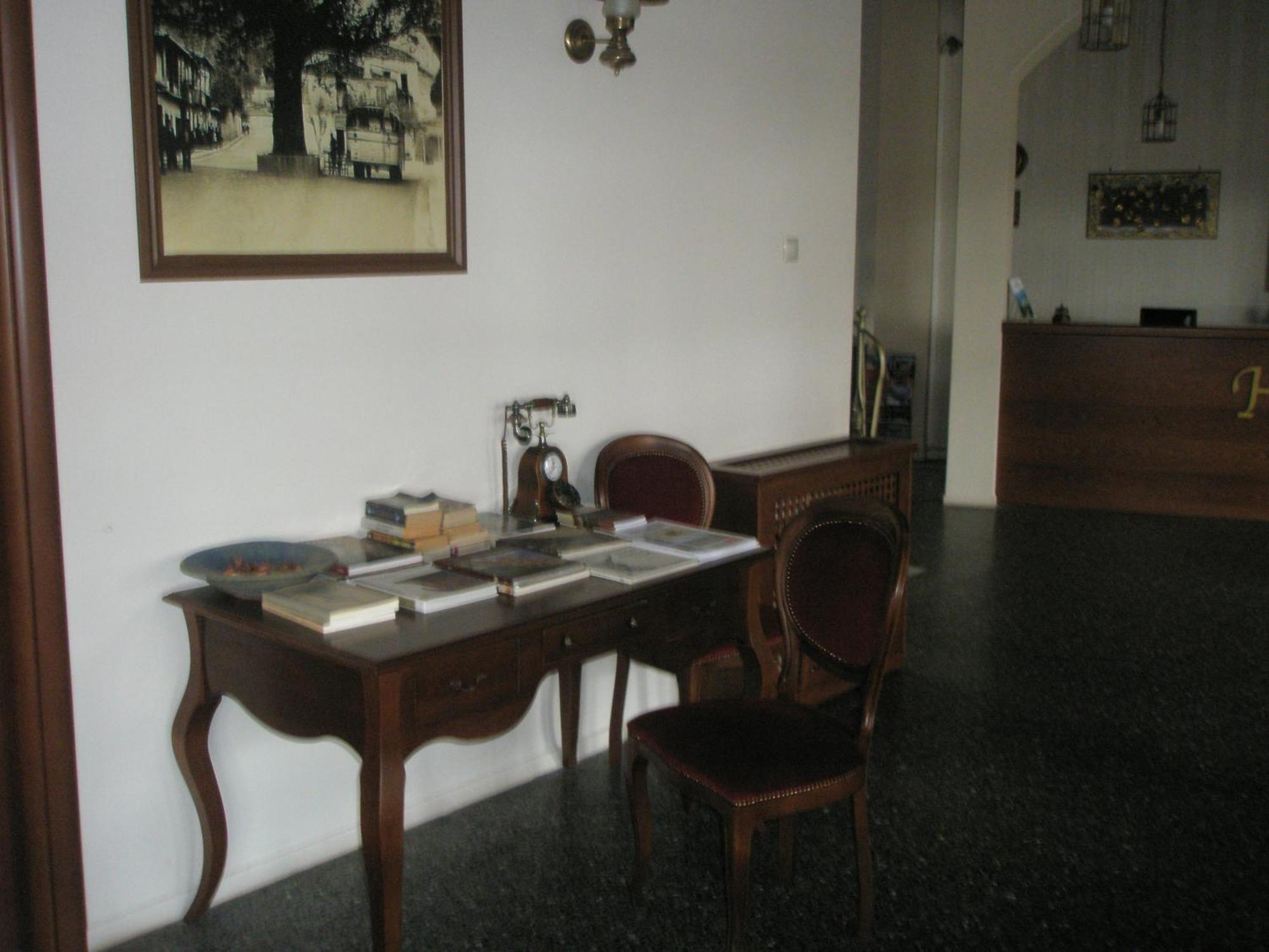 Byzantion Hotel Mystras Eksteriør bilde